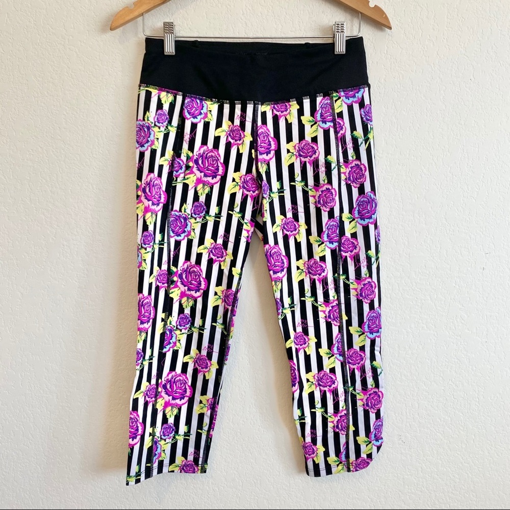 Betsey Johnson Striped Roses Cropped Leggings Sz M